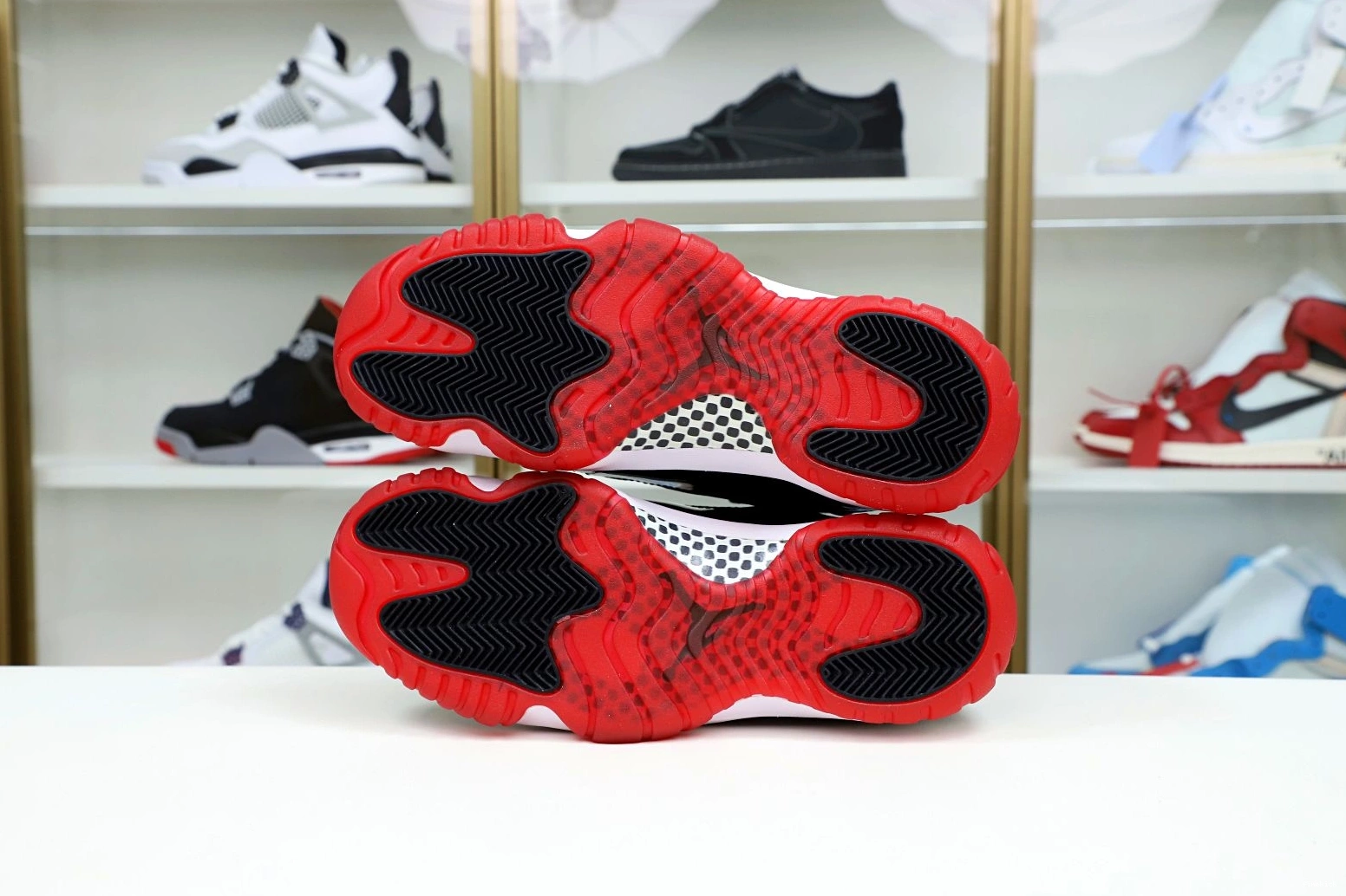 RETRO AIR 2019 11 'BRED' JORDAN 0109